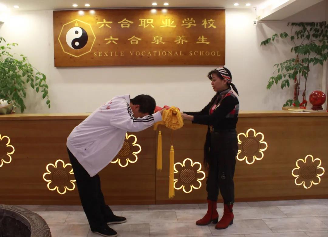送錦旗，謝師恩！