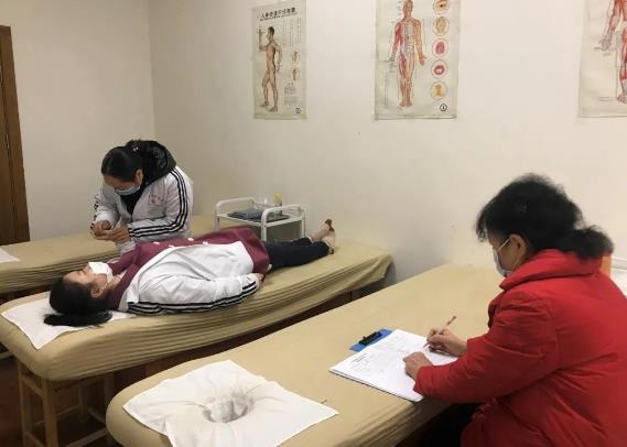小兒推拿師證書怎么考？快來瞧重慶六合學?？己爽F場
