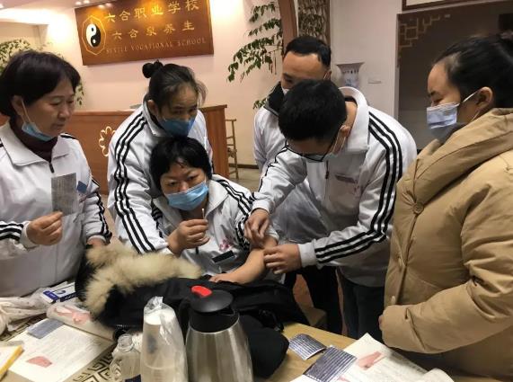 小兒推拿師證書怎么考？快來瞧重慶六合學校考核現場