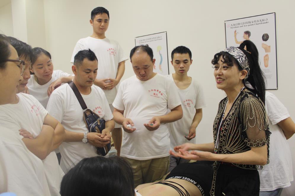 給偏癱患者推拿治療應(yīng)注意哪些事項？