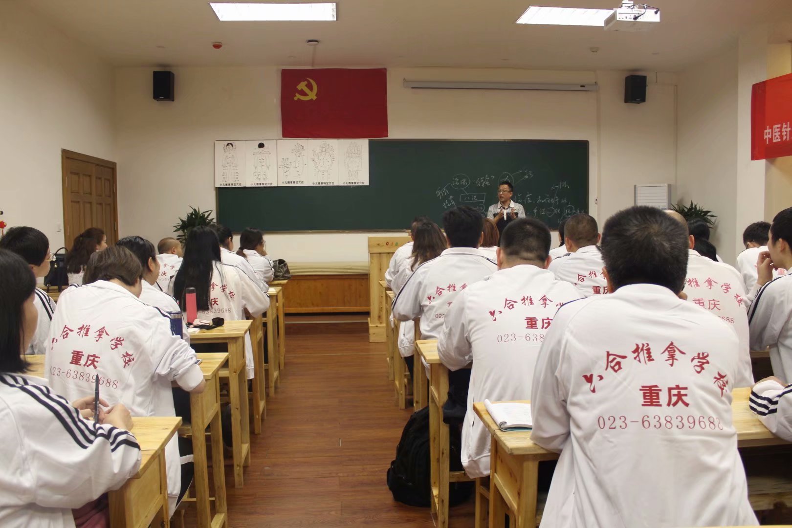 艾灸肚子可以治療痛經嗎？中醫針灸理療培訓學校哪里好？